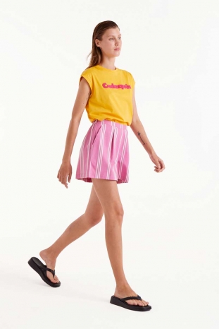 SHORTS RAYAS ROSAS COMPAÑÍA FANTÁSTICA