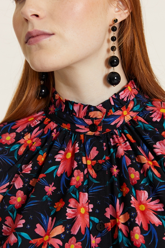 BLUSA FLORES CUELLO BLONDA PEPALOVES