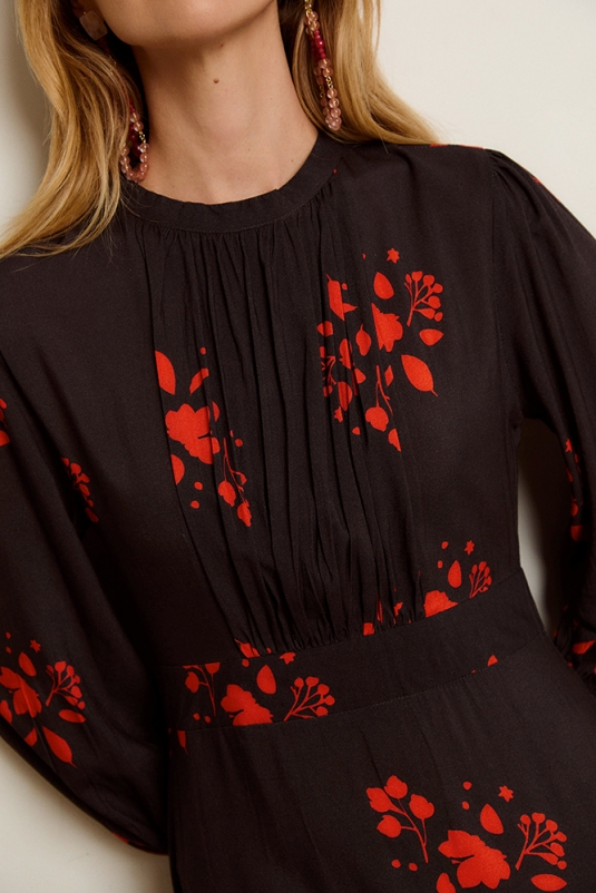 VESTIDO NEGRO FLORES ROJAS MARAIS CASTAÑO DE INDIAS