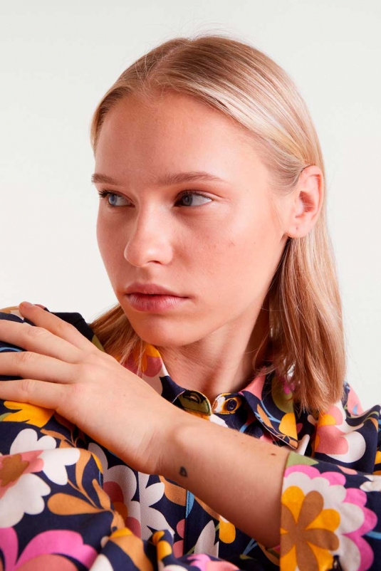 CAMISA FLORES BABOUSHKA COMPAÑÍA FANTÁSTICA