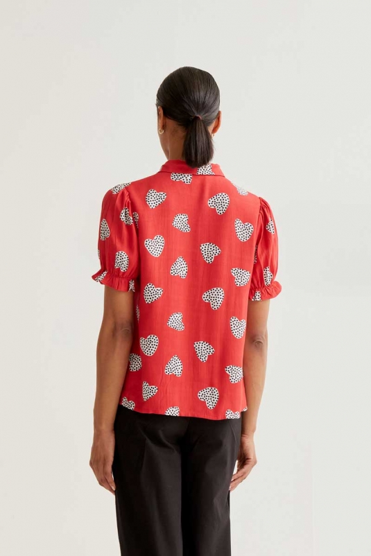 CAMISA ROJA CORAZONES COMPAÑÍA FANTÁSTICA