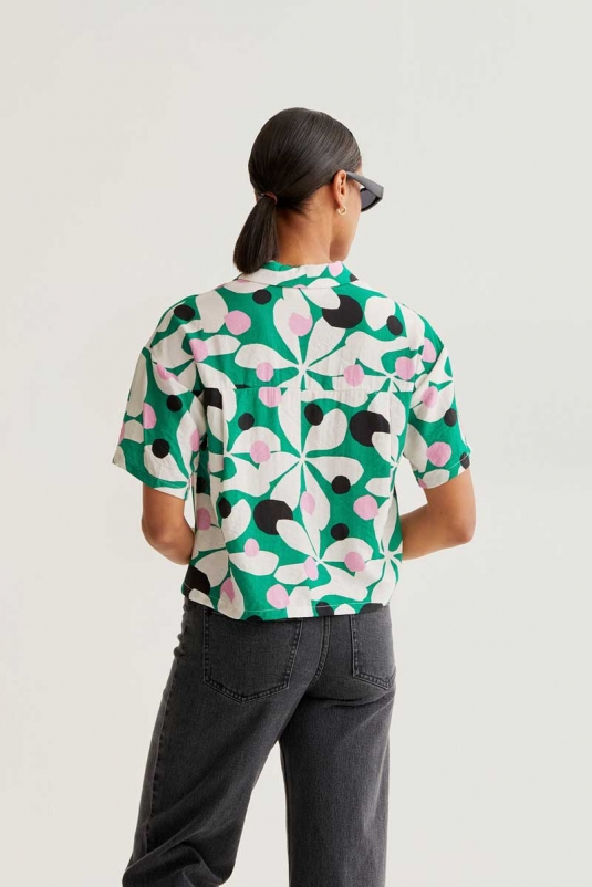 CAMISA VERDE FLORES HOSTA COMPAÑÍA FANTÁSTICA
