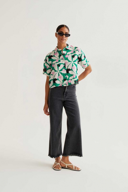 CAMISA VERDE FLORES HOSTA COMPAÑÍA FANTÁSTICA