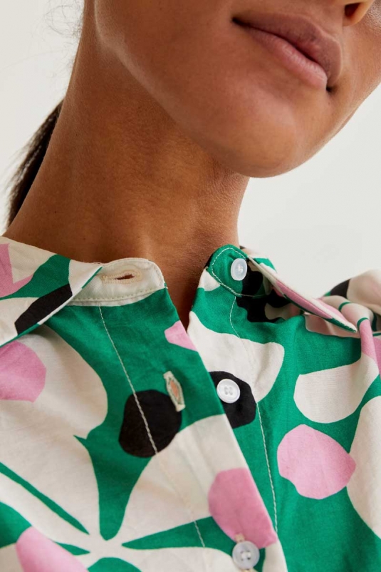 CAMISA VERDE FLORES HOSTA COMPAÑÍA FANTÁSTICA