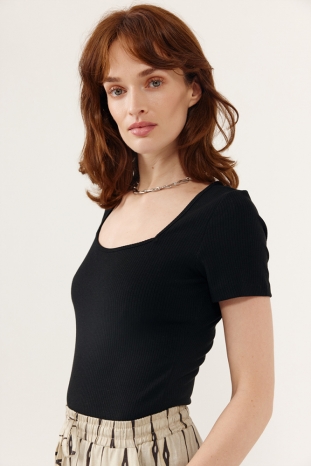 CAMISETA AMELIE NEGRA ARTLOVE