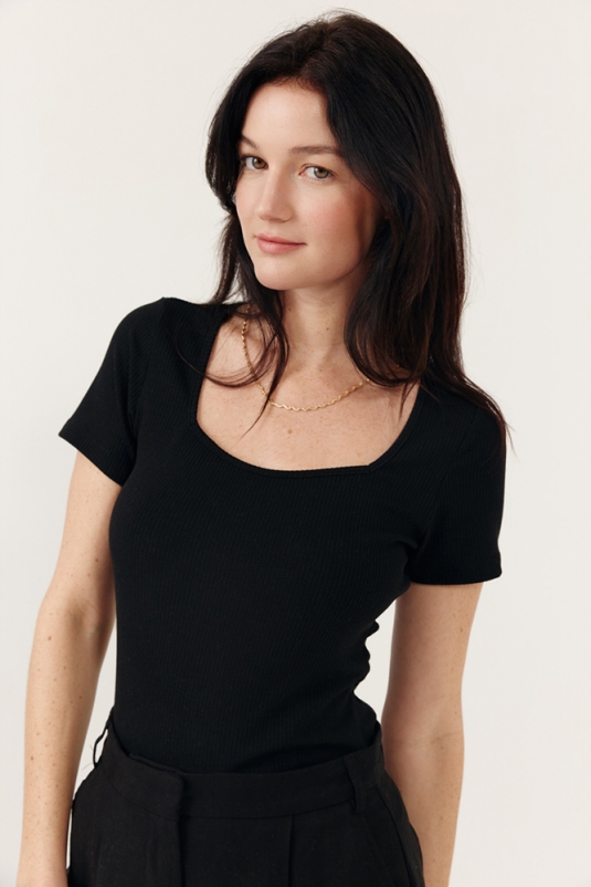 CAMISETA AMELIE NEGRA ARTLOVE