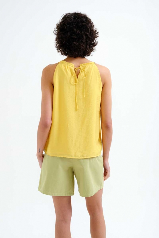 TOP HALTER AMARILLO COMPAÑÍA FANTÁSTICA