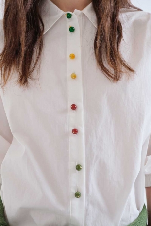 CAMISA BLANCA BOTONES MULTICOLOR COMPAÑÍA FANTÁSTICA