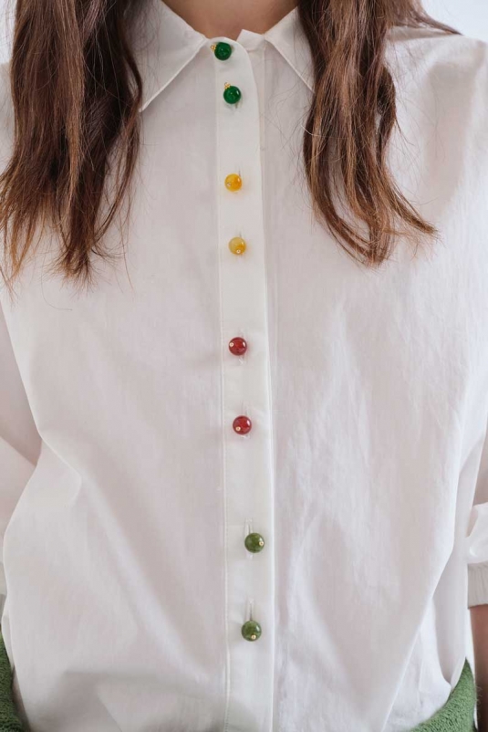 CAMISA BLANCA BOTONES MULTICOLOR COMPAÑÍA FANTÁSTICA