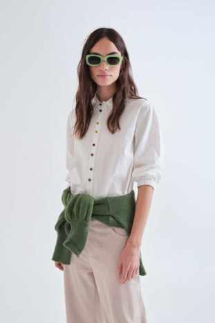 CAMISA BLANCA BOTONES MULTICOLOR COMPAÑÍA FANTÁSTICA