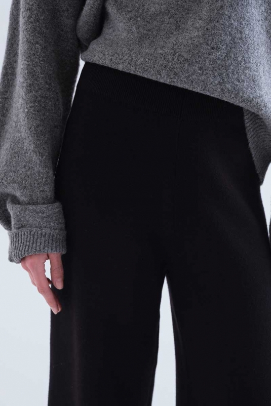 PANTALÓN PUNTO NEGRO COMPAÑÍA FÁNTASTICA