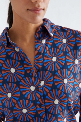 CAMISA FLORES CHOCOLATE COMPAÑÍA FANTÁSTICA